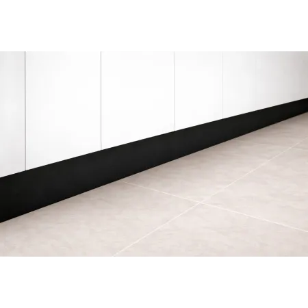 Zoccolatura per cucina in PVC di Colore Nero 2