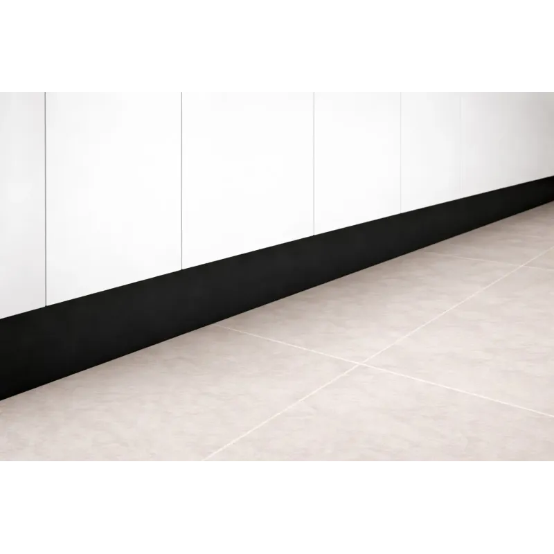 Zoccolatura per cucina in PVC di Colore Nero