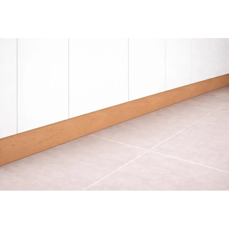 Zoccolatura per cucina in PVC di Colore Faggio